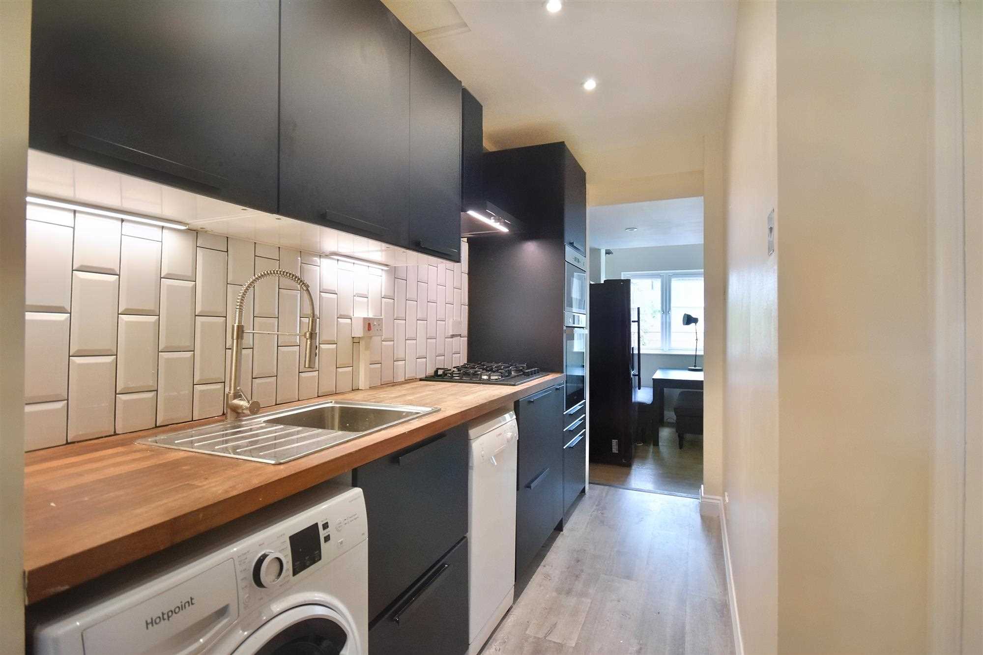 Flat Petersfield Road in Greater London