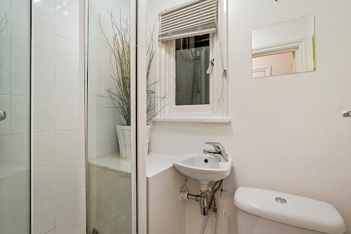 Room Chippenham Road in City of Westminster