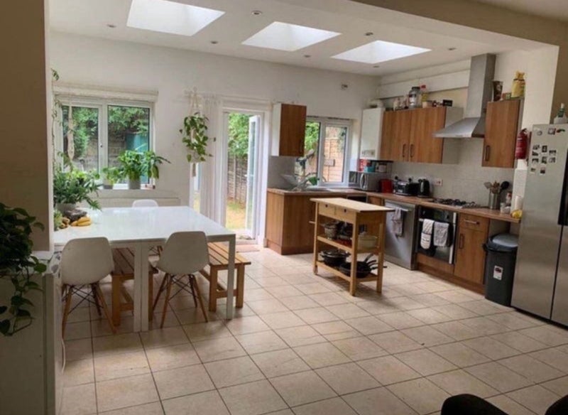 Room Ravenslea Road in Greater London
