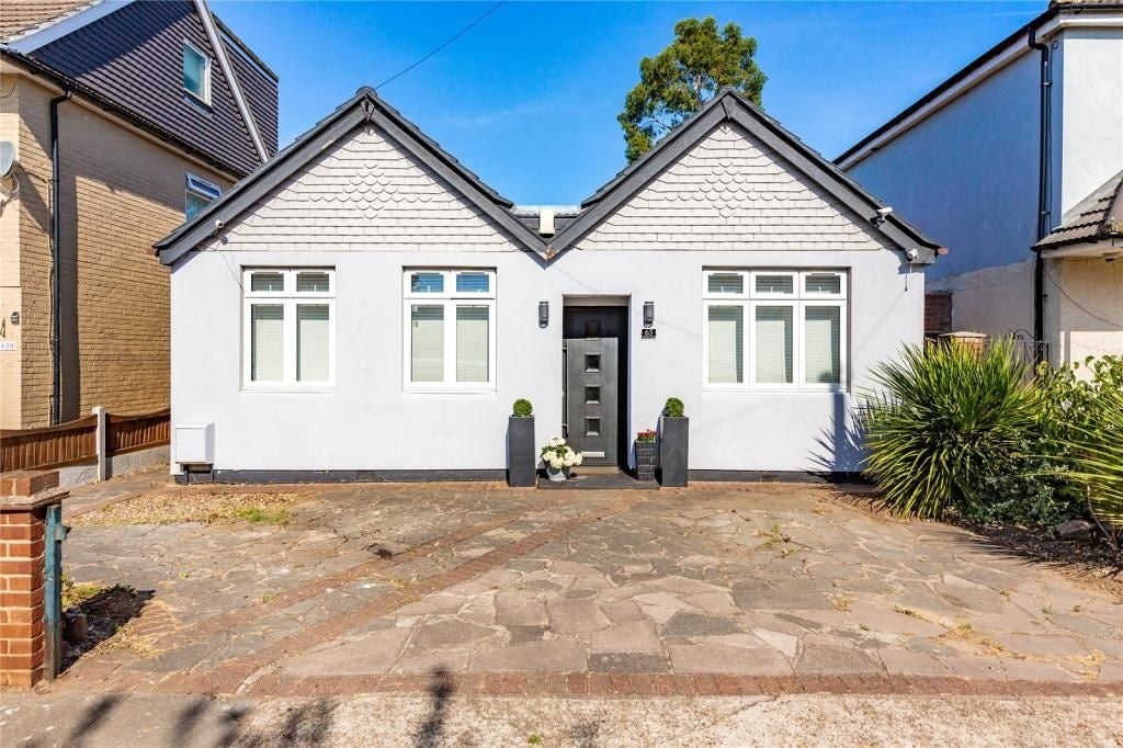 House Hubert Road in Greater London