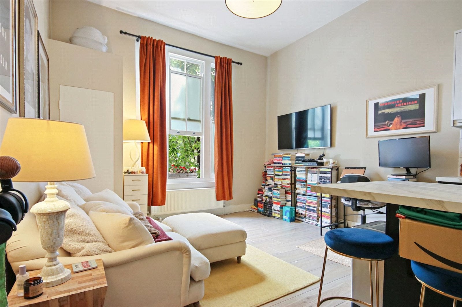 Flat Graham Road in Greater London