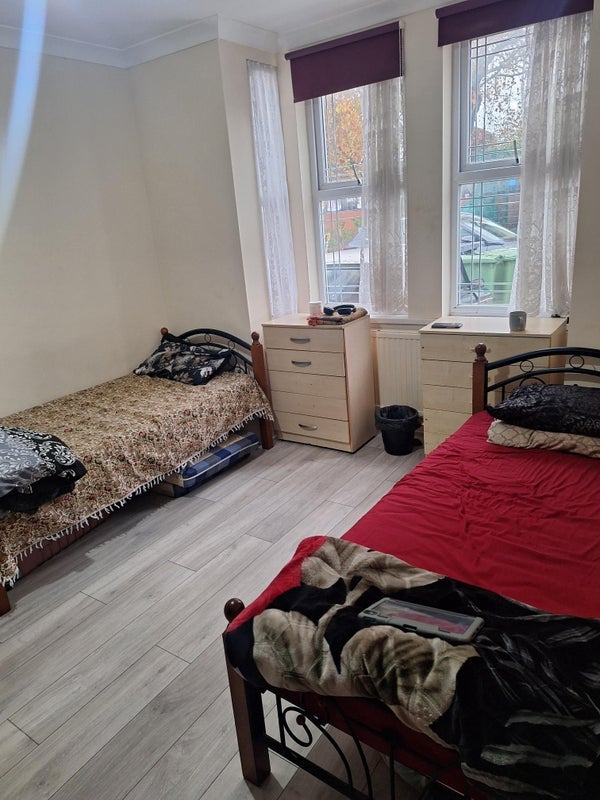 Room Buxton Road in Greater London