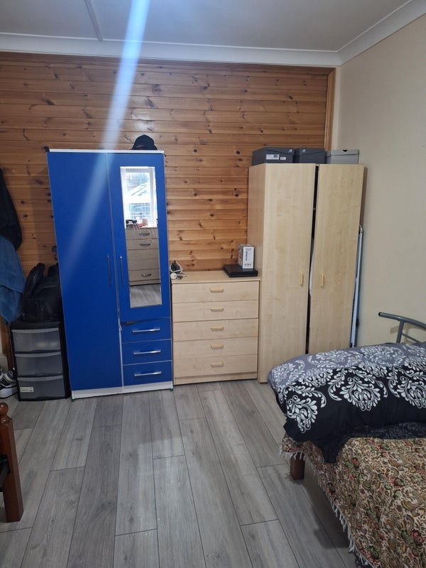 Room Buxton Road in Greater London