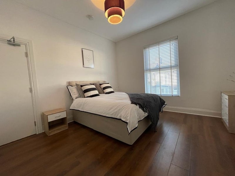 Room Wellfield Road in Liverpool