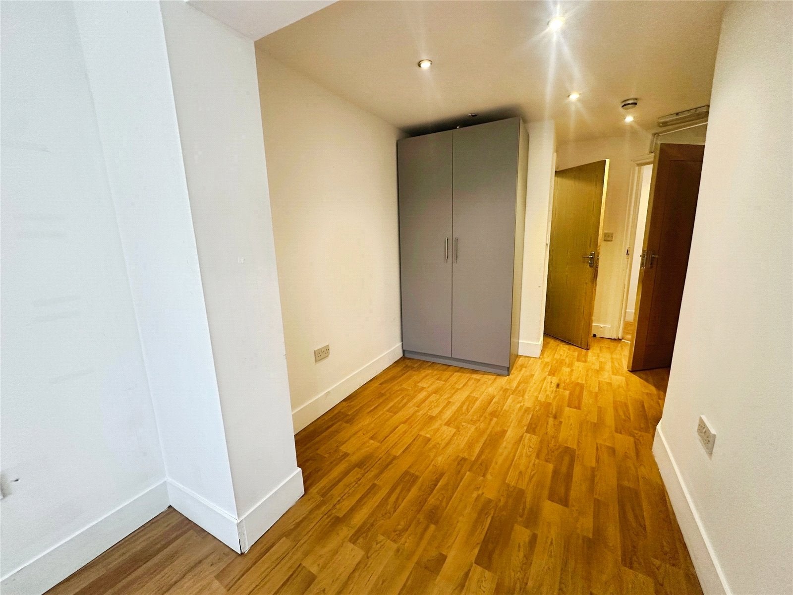 Room Eton Avenue in Greater London