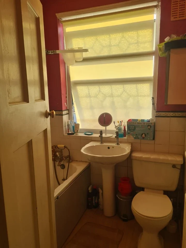Room Ellis Avenue in Greater London