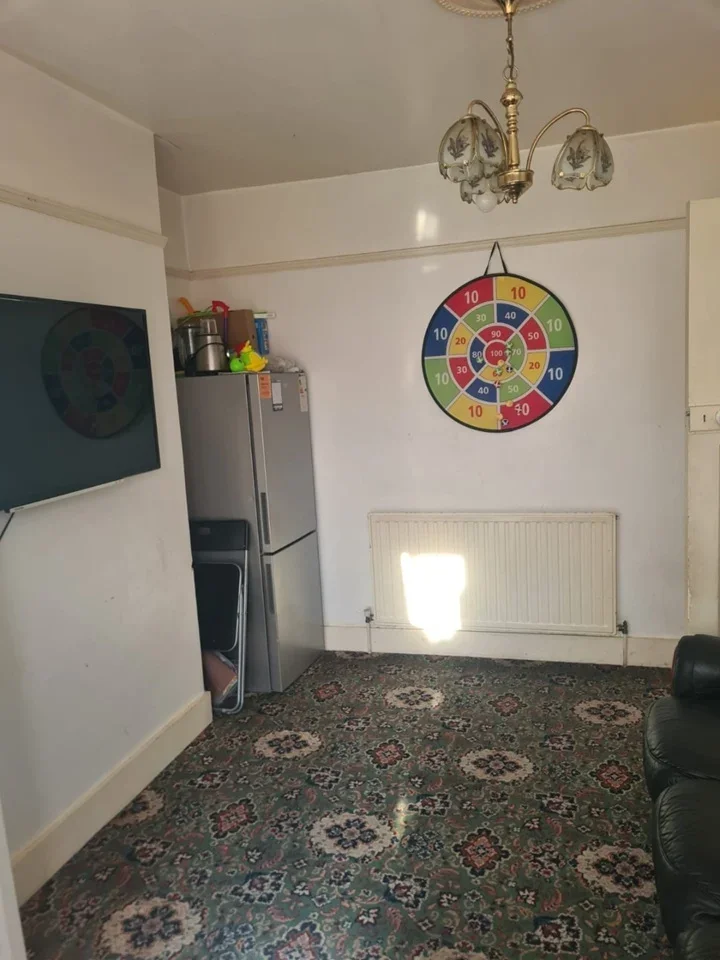 Room Ellis Avenue in Greater London
