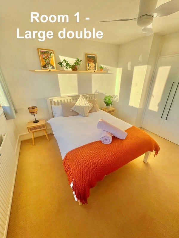 Flat Barringer Square in Greater London