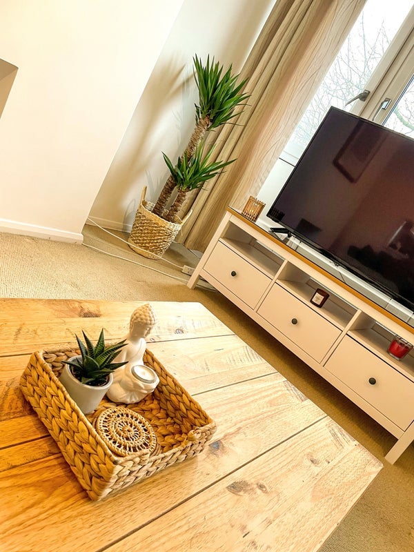 Flat Barringer Square in Greater London