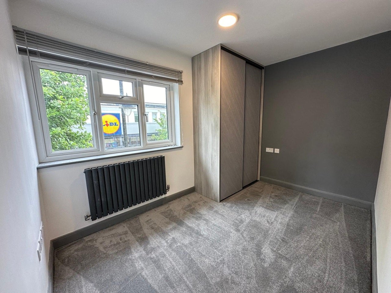 Flat Beddington Gardens in Greater London