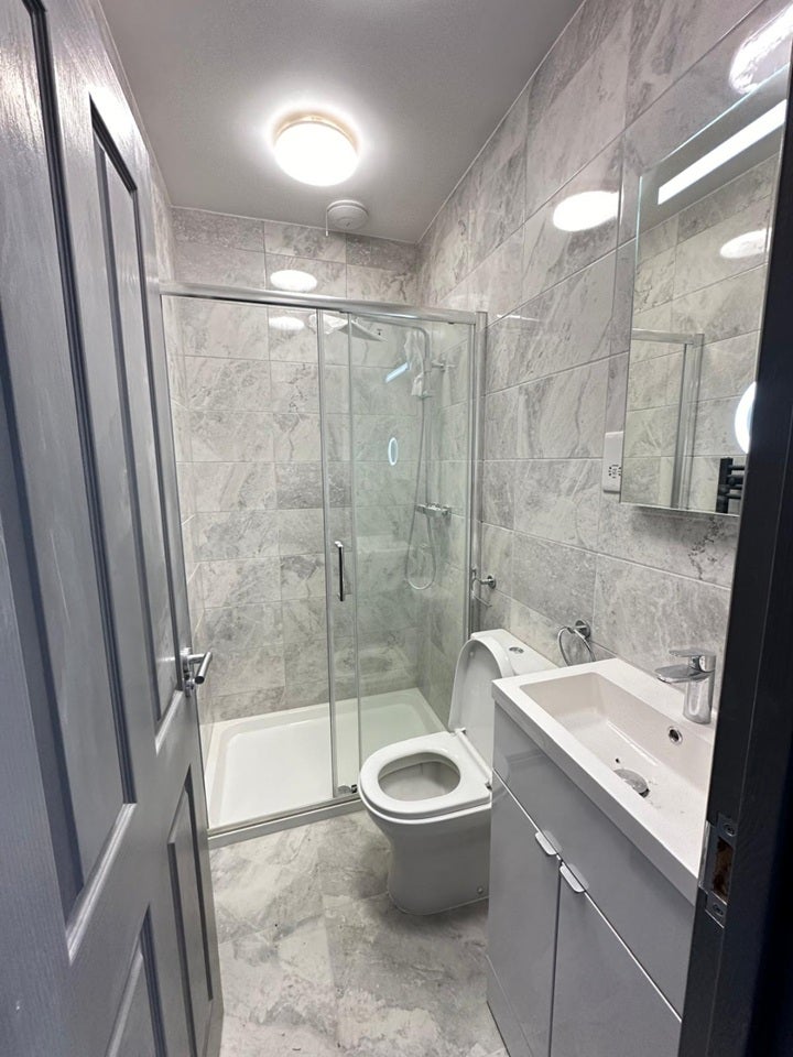 Flat Beddington Gardens in Greater London