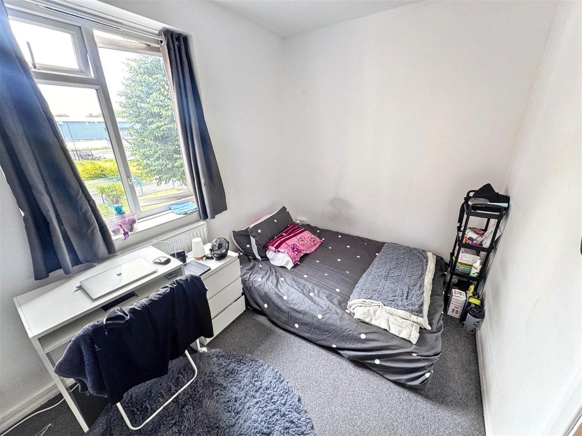 Flat Watford Road in Greater London
