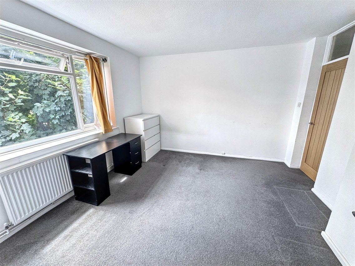 Flat Watford Road in Greater London