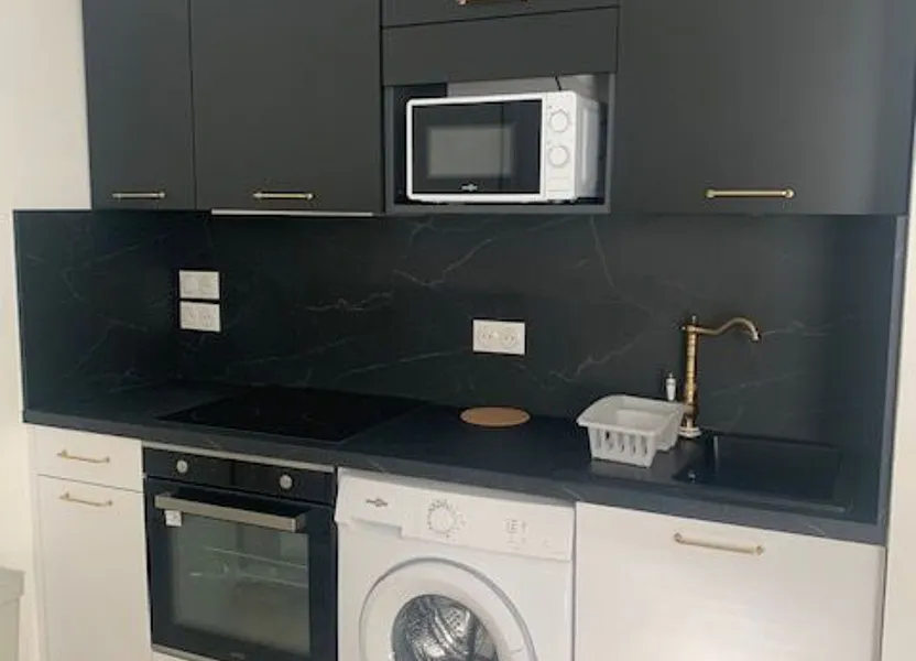 Flat Rue Varanda in Nîmes