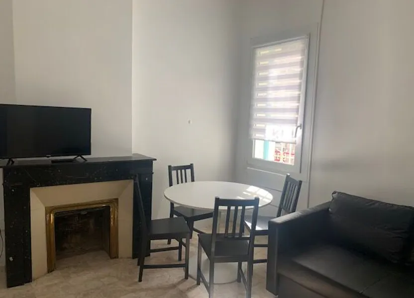 Flat Rue Varanda in Nîmes
