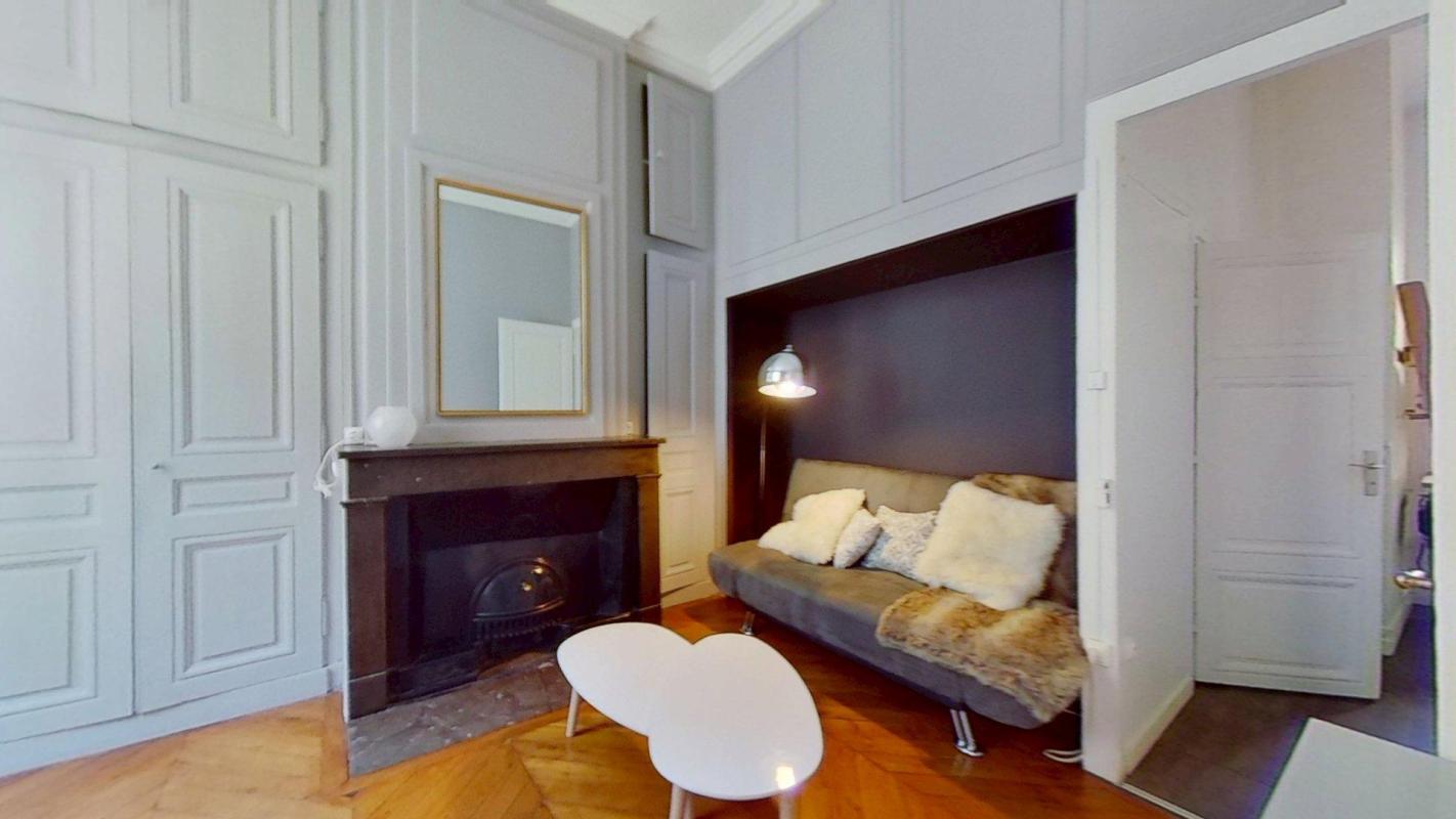 Flat Place Ampère in Lyon