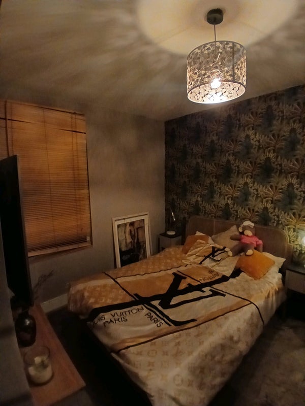 Room Leslie Road in Greater London