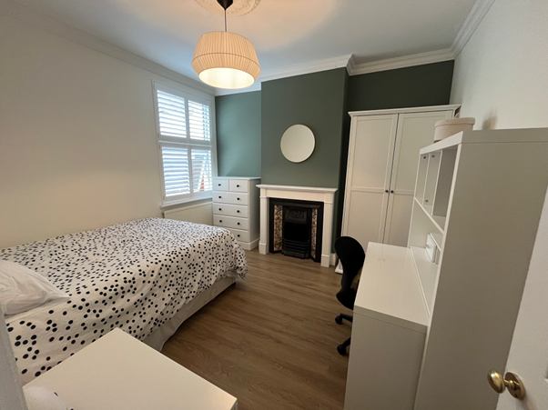 Flat Astonville Street in Greater London