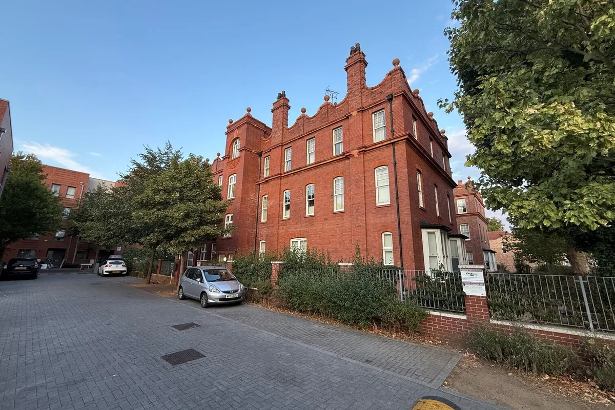 Flat Samson Street in Greater London