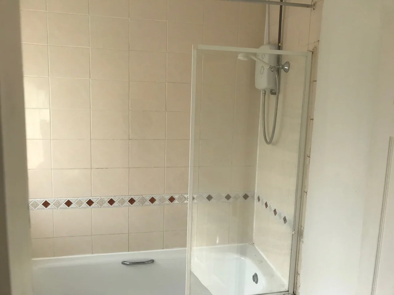 Flat Buckingham Way in Surrey Heath