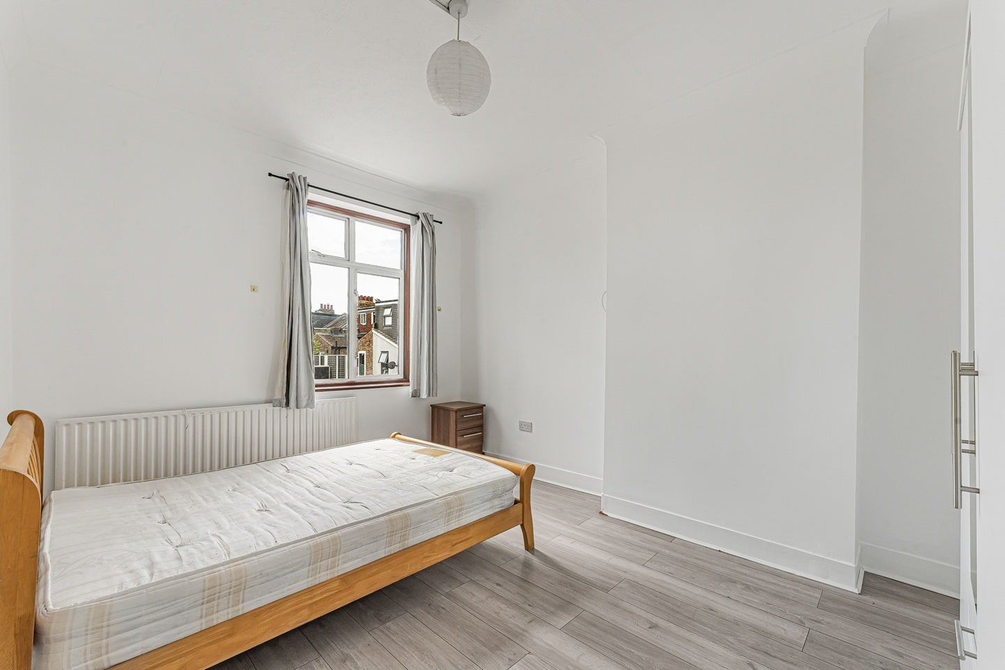 Flat Coppermill Lane in Greater London