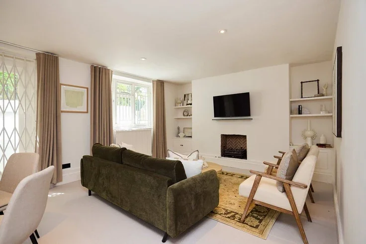 Flat Worsopp Drive in Greater London