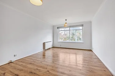 Flat Langham Road in Greater London