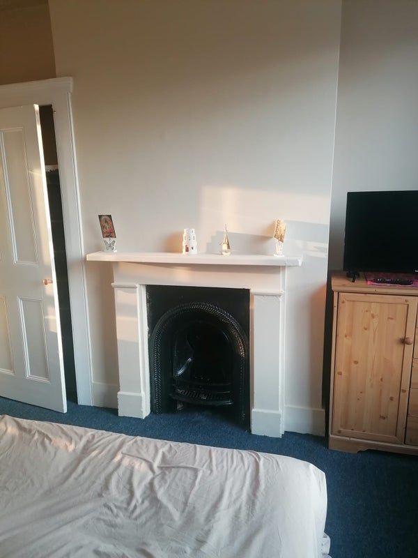 Room High Road in Greater London