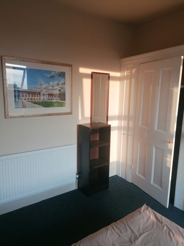 Room High Road in Greater London
