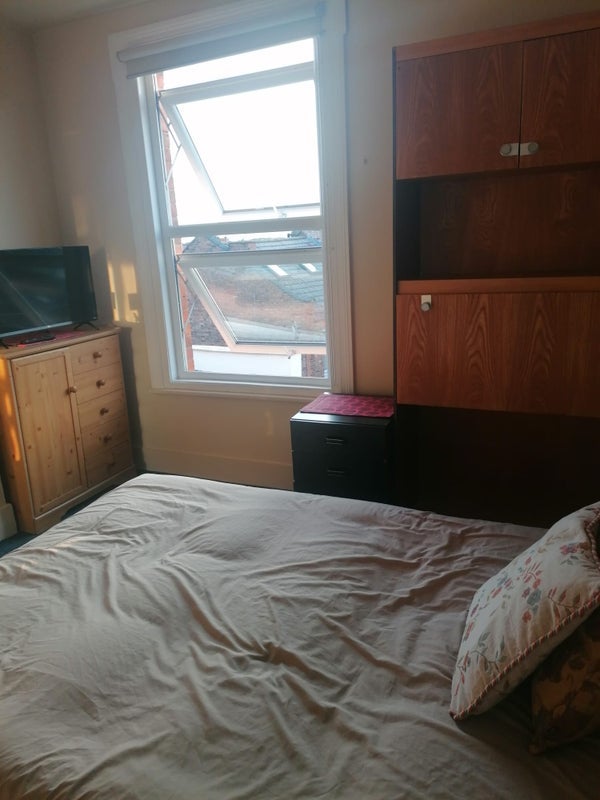 Room High Road in Greater London