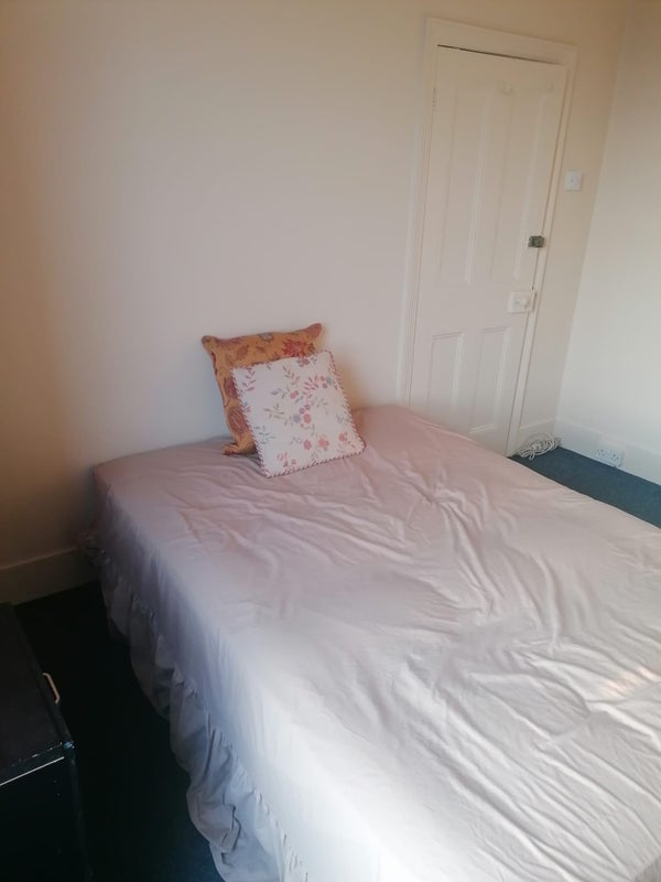 Room High Road in Greater London