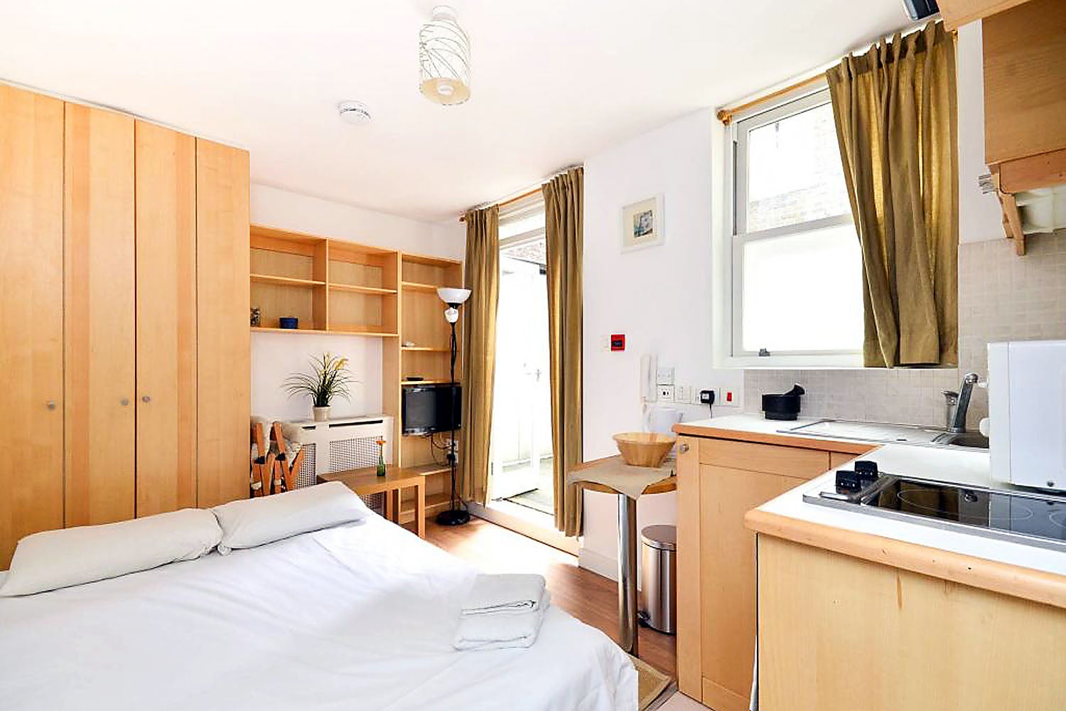 Flat Fairholme Road in Greater London