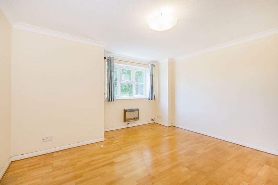 Flat Marian Court in Greater London