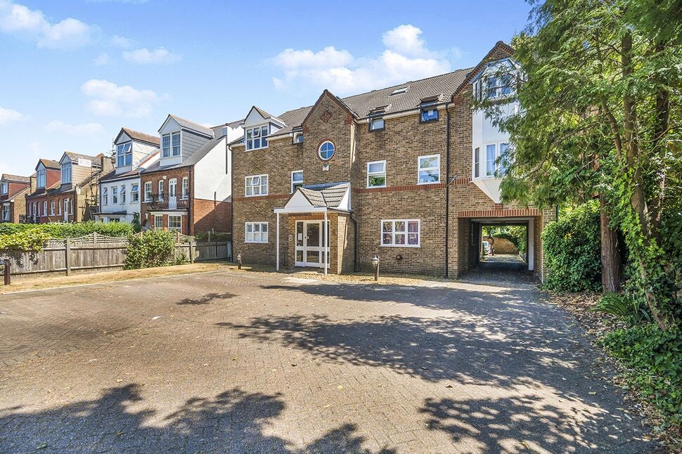 Flat Marian Court in Greater London