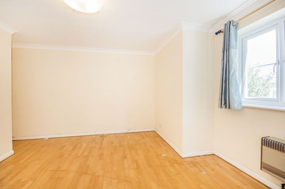 Flat Marian Court in Greater London