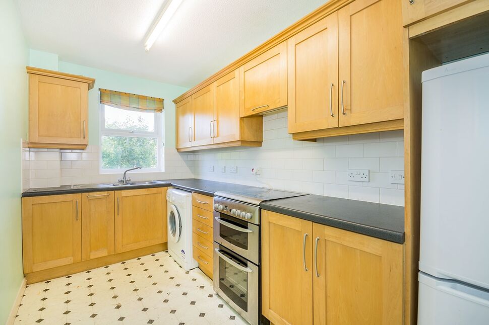 Flat Marian Court in Greater London
