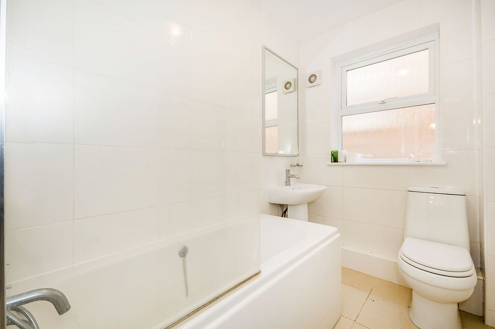 Flat Marian Court in Greater London
