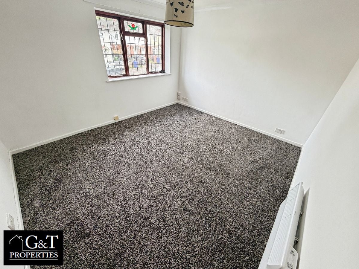 Flat Hawbush Gardens in Dudley