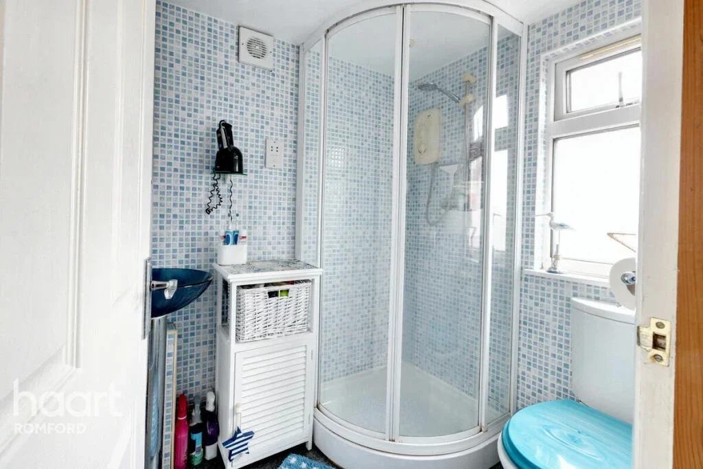 Room Cromer Road in Greater London