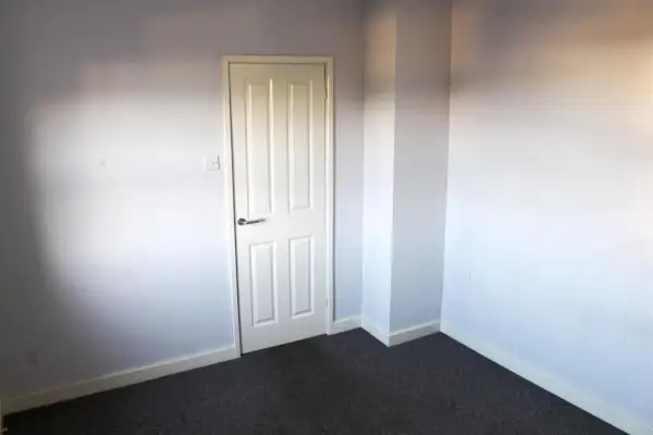 Flat Finedon Road in Wellingborough