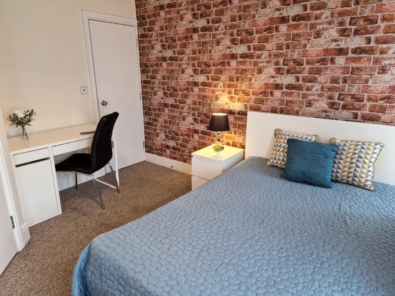 Room Harefield Road in Coventry