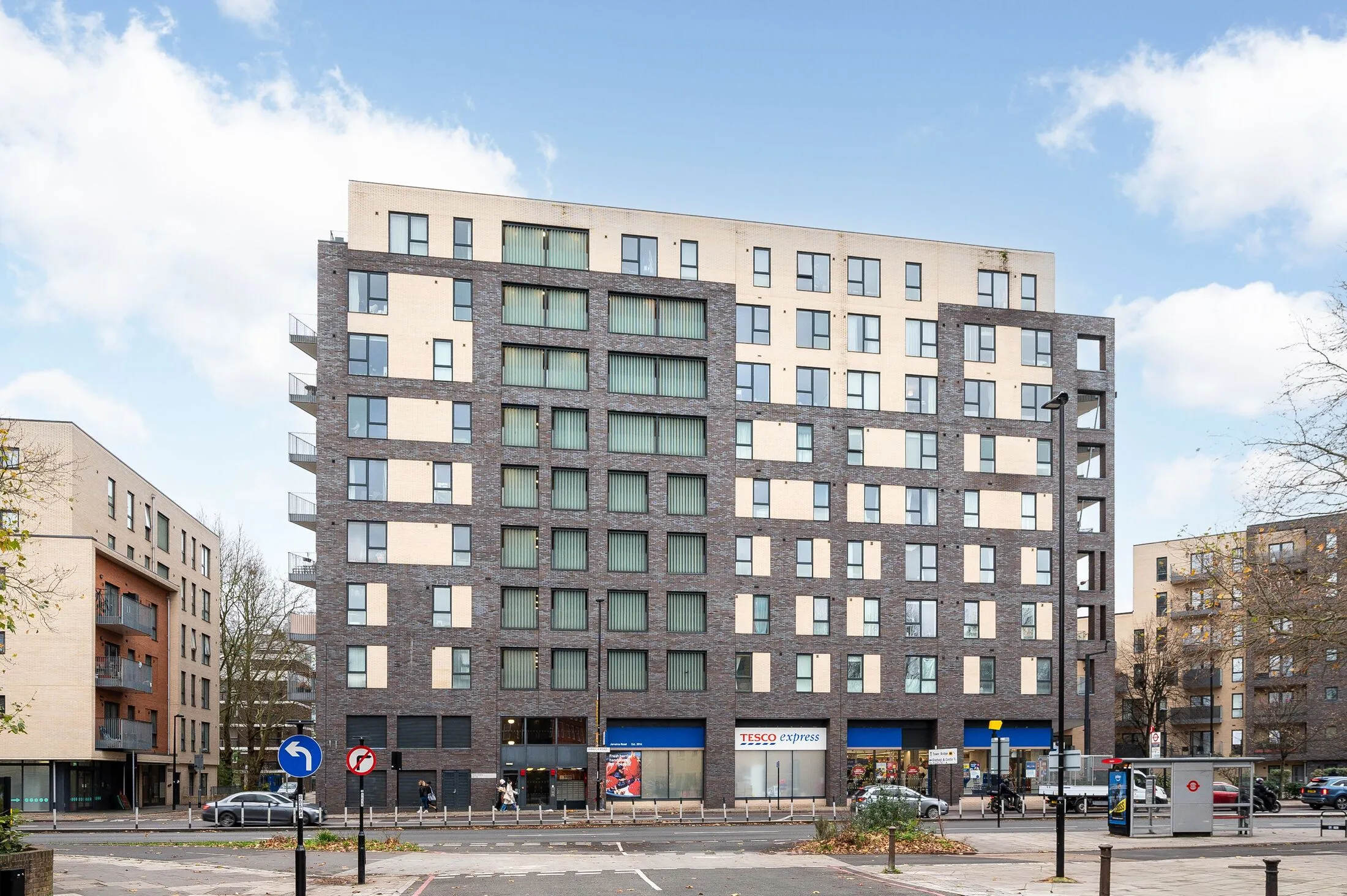 Flat Freda Street in Greater London