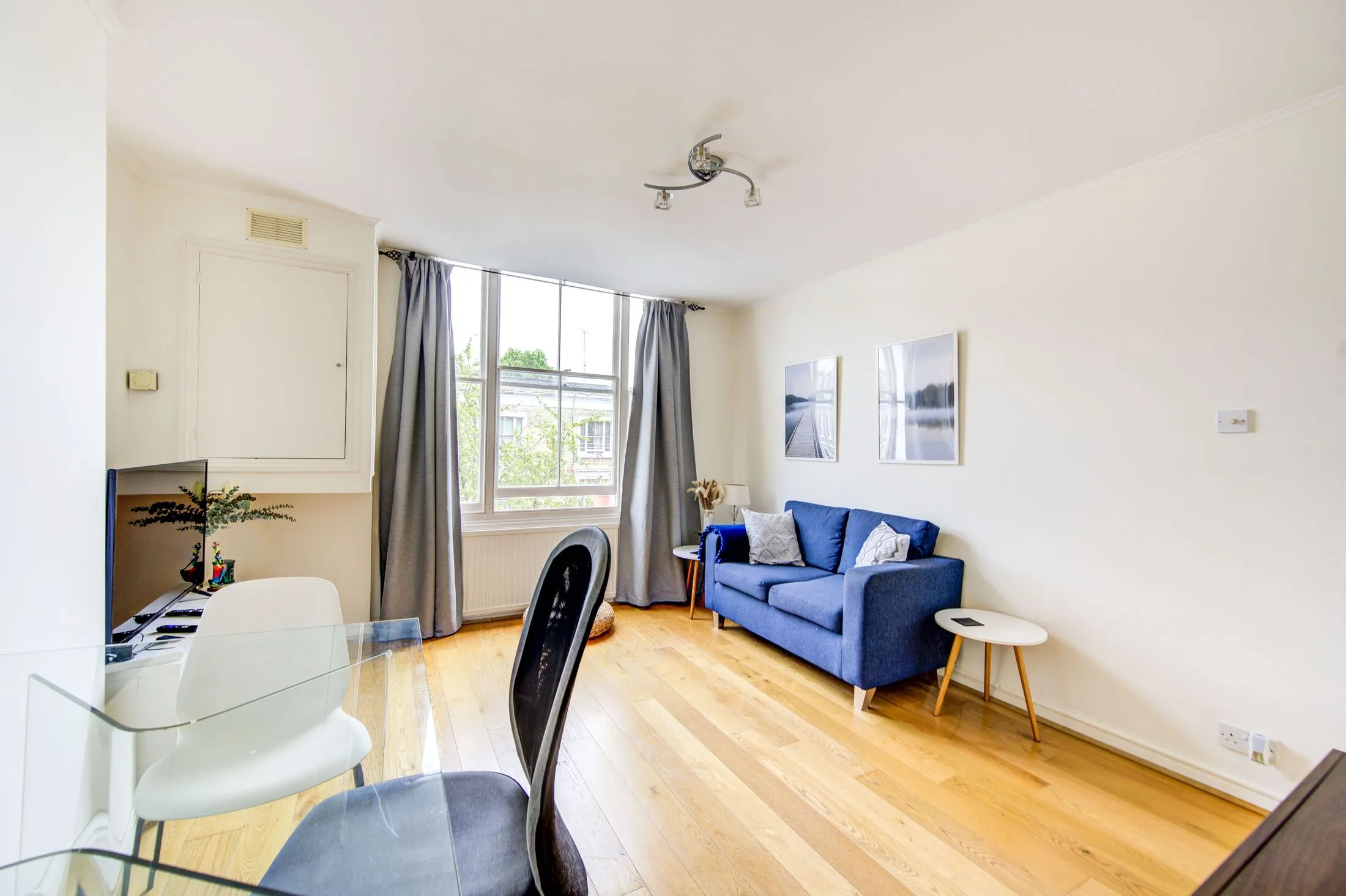 Flat Eardley Crescent in Greater London