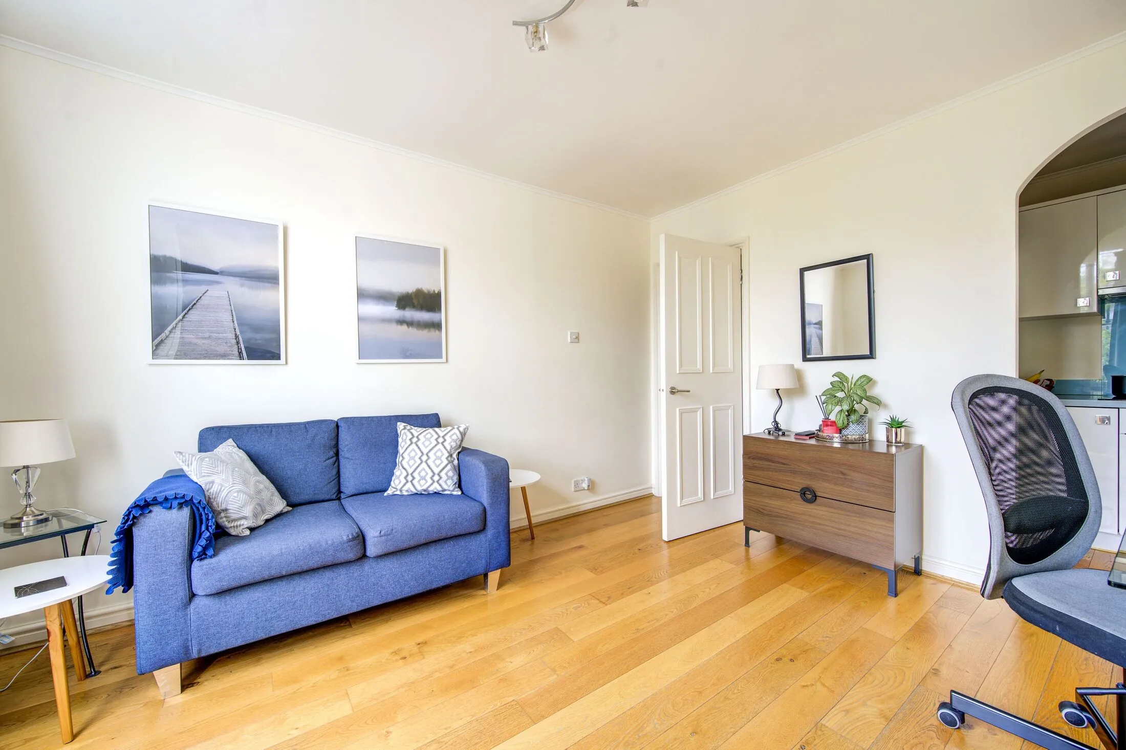 Flat Eardley Crescent in Greater London