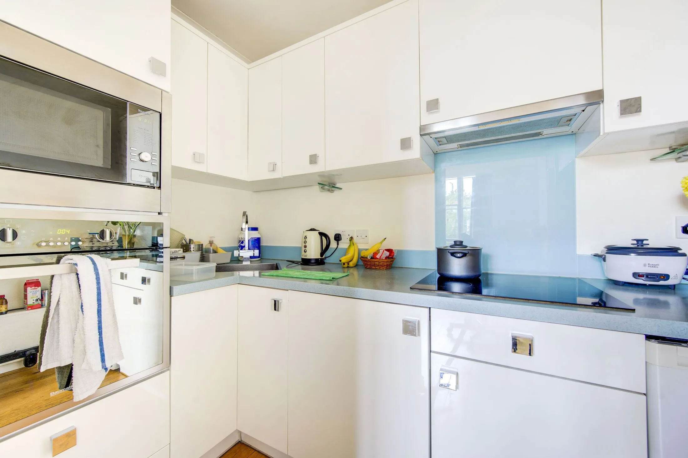 Flat Eardley Crescent in Greater London