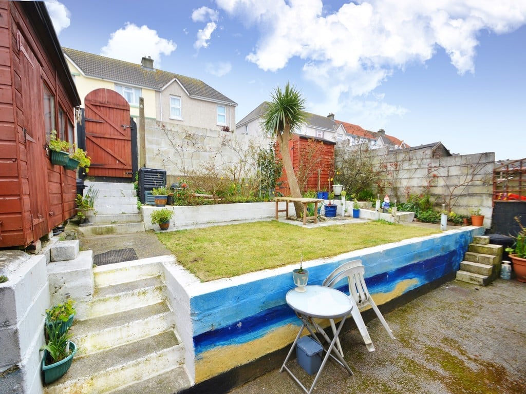 Room Tresawle Road in Falmouth