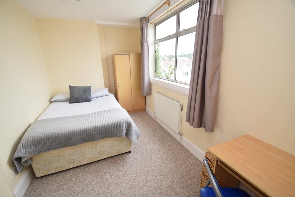 Room Tresawle Road in Falmouth