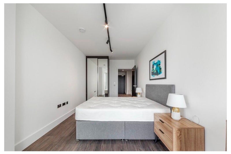 Room Portal Way in Greater London