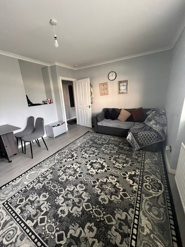 Flat Arnprior Road in Glasgow