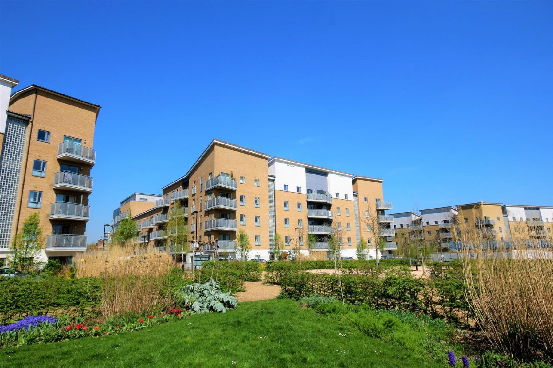 Flat Clock View Crescent in Greater London